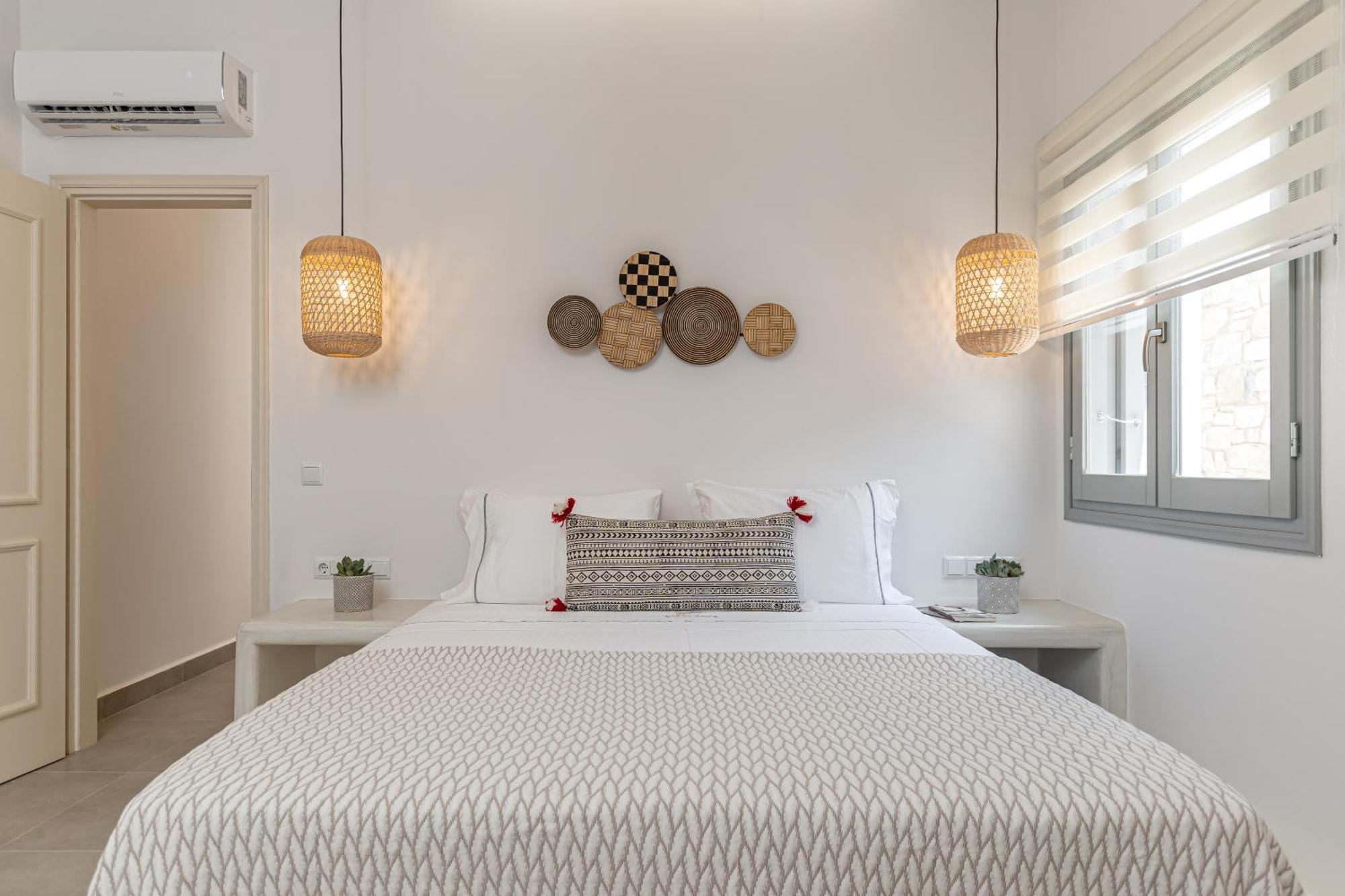 Porto Dema Luxury Suites Schoinoussa Exterior photo