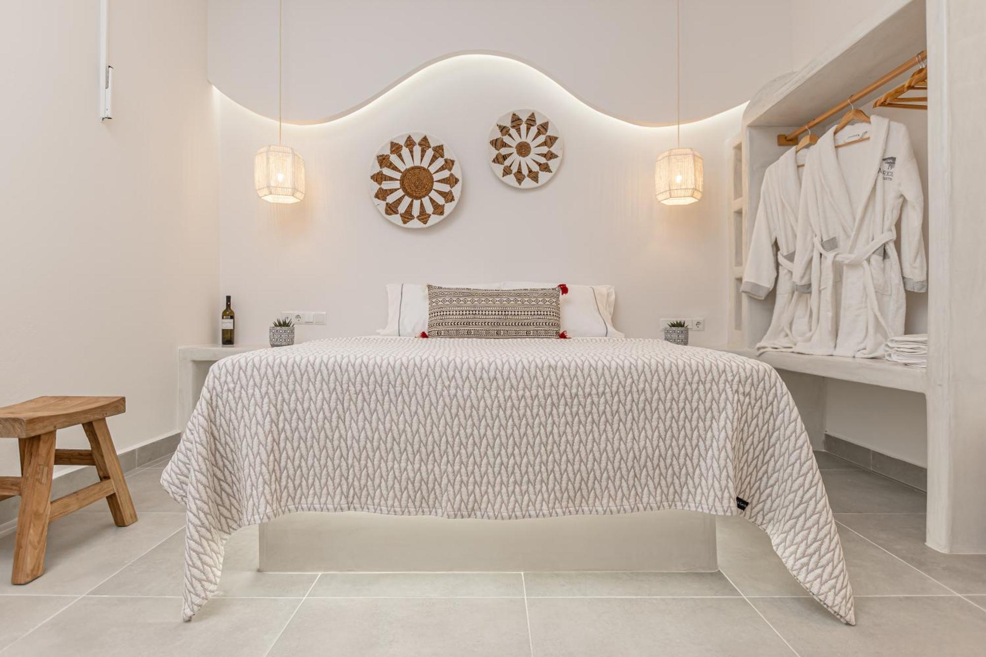 Porto Dema Luxury Suites Schoinoussa Exterior photo