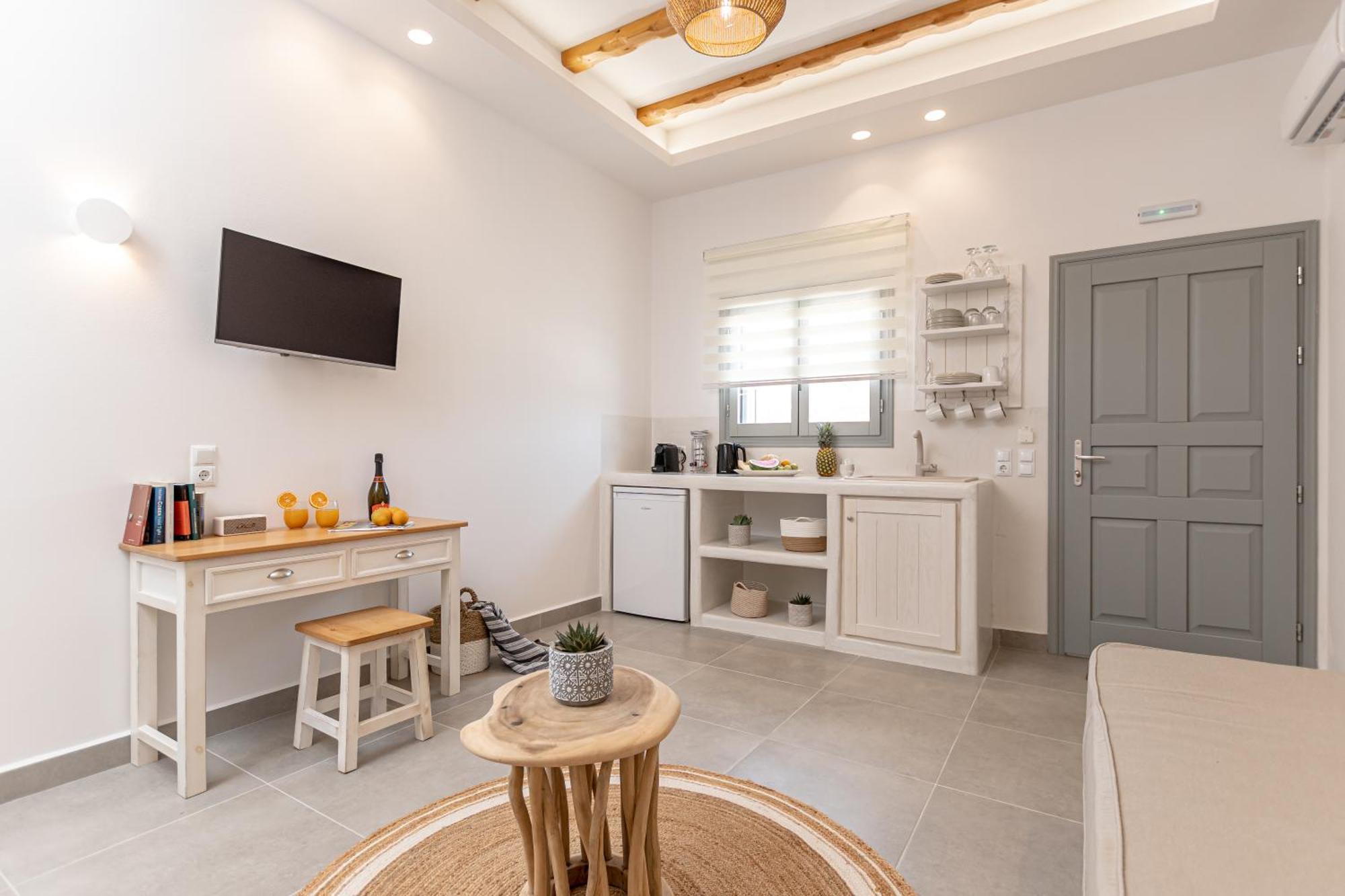 Porto Dema Luxury Suites Schoinoussa Exterior photo
