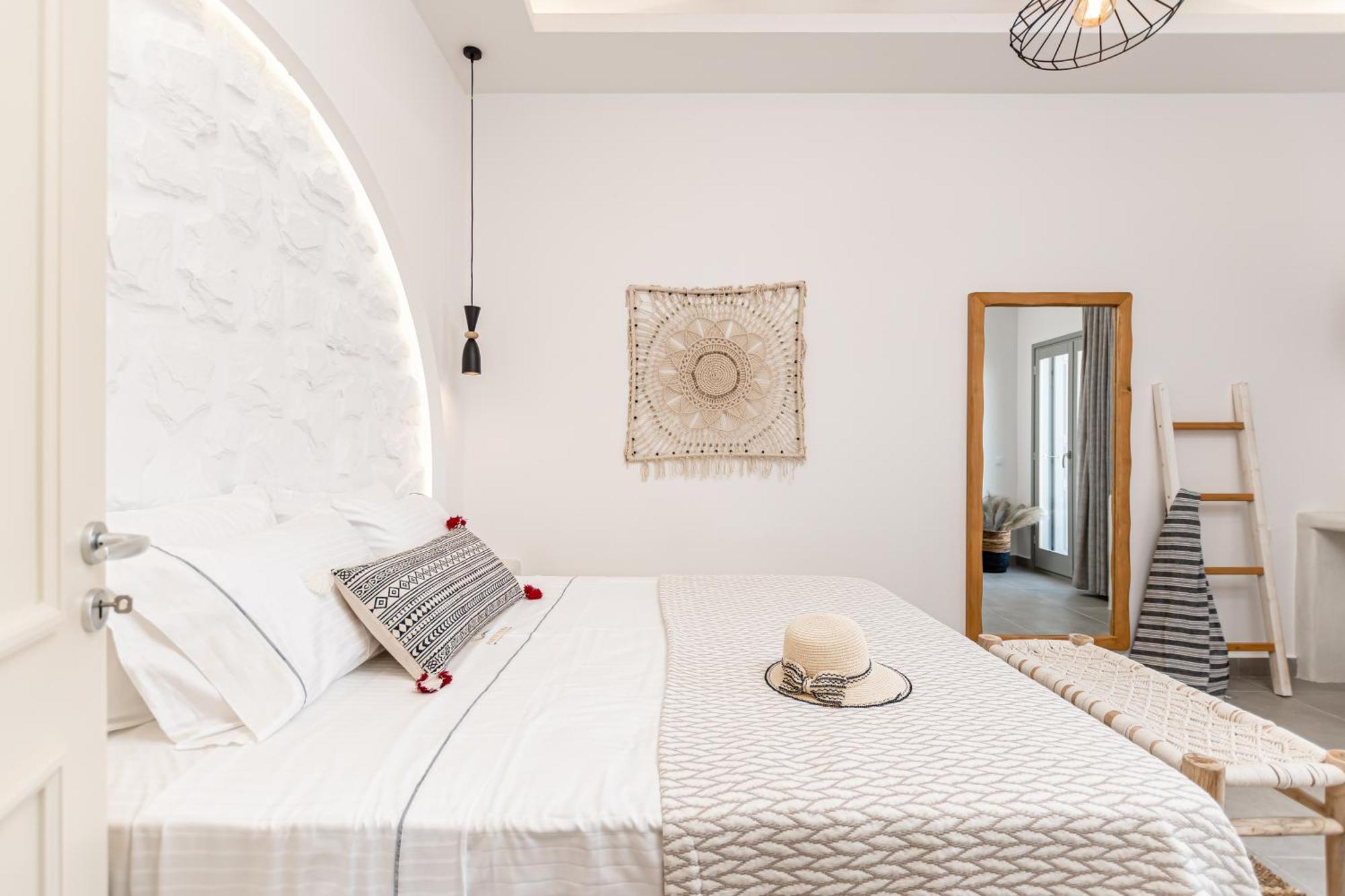 Porto Dema Luxury Suites Schoinoussa Exterior photo