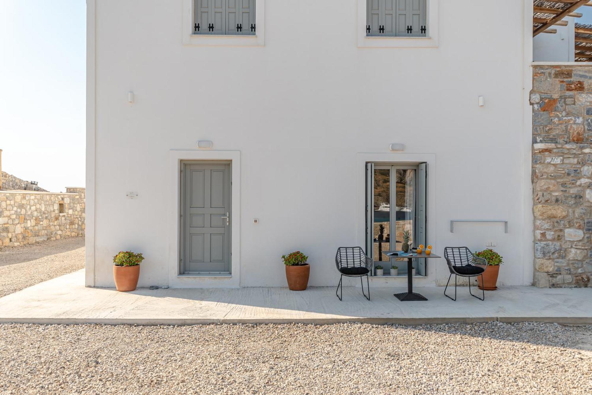 Porto Dema Luxury Suites Schoinoussa Exterior photo